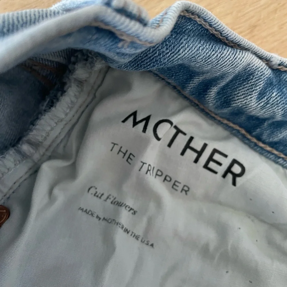 MOTHER Blue Flare Wide Leg Jeans with Vintage Fade - Picture 3 of 5